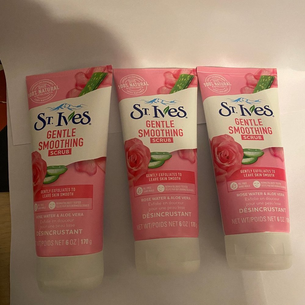 ST.IVES Gentle Smoothing Scrub Exfoliant Rose Water & Aloe Vera 6oz (B12)